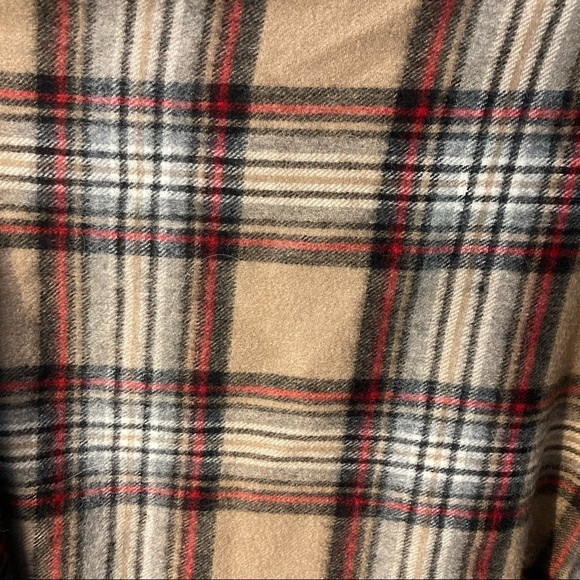 EDINBURGH 100% Lambswool Plaid Pattern Fringe Large Cape - Picture 4 of 5